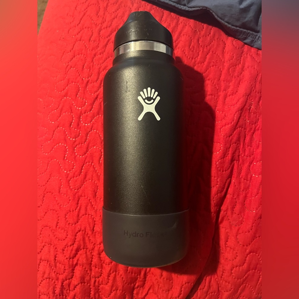 Hydro Flask | Used | Few Scratches | Black